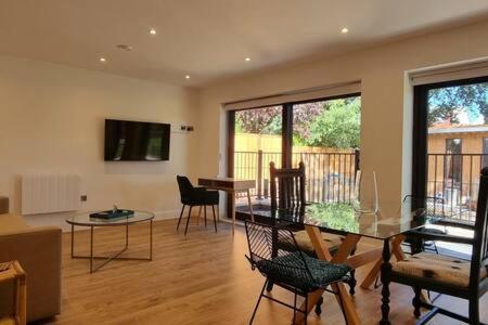 לונדון Beautiful Apartment Overlooking A Garden מראה חיצוני תמונה