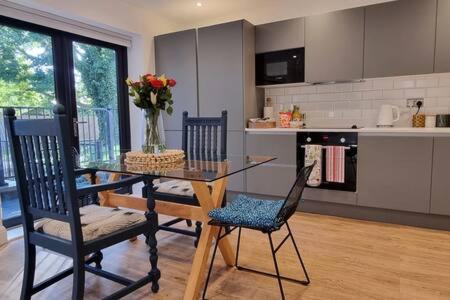 לונדון Beautiful Apartment Overlooking A Garden מראה חיצוני תמונה